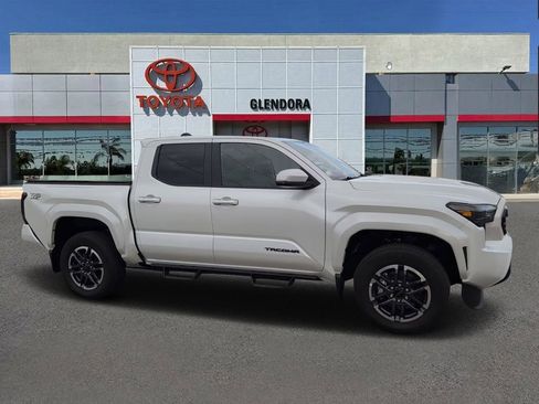Certified 2025 Toyota Tacoma TRD Sport w/ TRD Sport Upgrade Package image 4