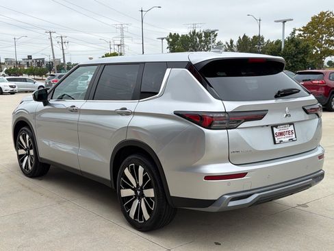 Used 2025 Mitsubishi Outlander SE AWD/4WD image 6