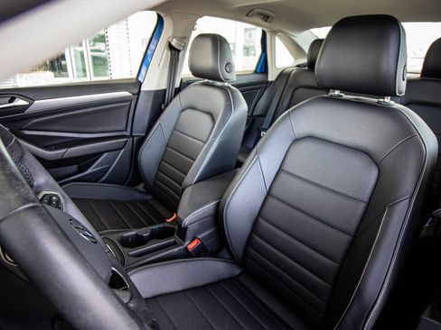 Used 2024 Volkswagen Jetta SE w/ Panoramic Sunroof Package FWD image 26
