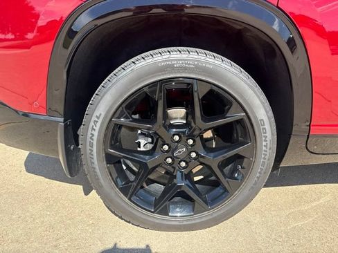 Used 2024 Chevrolet Traverse RS w/ LPO, Floor Liner Package AWD/4WD image 9