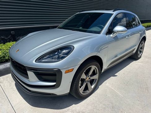 Certified 2023 Porsche Macan AWD/4WD image 6