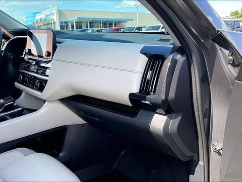 Used 2022 Nissan Pathfinder SV FWD image 23