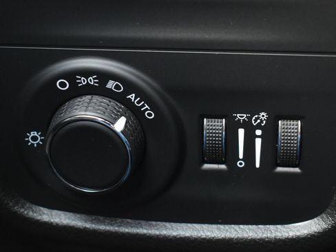 Used 2025 Jeep Grand Cherokee Altitude AWD/4WD image 19