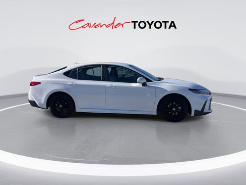 Used 2026 Toyota Camry SE image 9