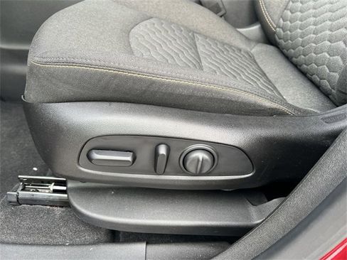 Used 2019 Chevrolet Equinox LT w/ Driver Convenience Package image 14