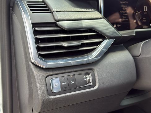 Used 2026 GMC Acadia Elevation w/ Elevation Premium Package FWD image 13