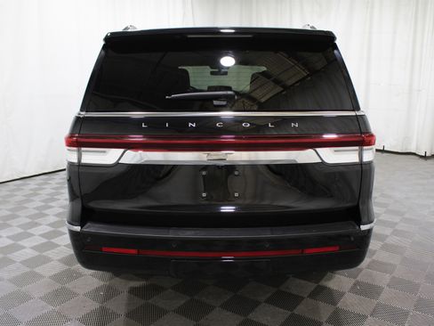 Certified 2024 Lincoln Navigator L Reserve image 38