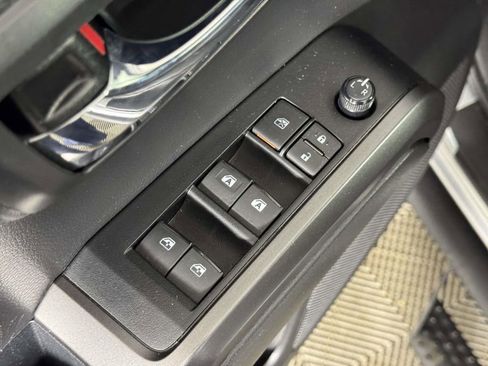 Used 2022 Toyota Tacoma TRD Off-Road AWD/4WD image 18