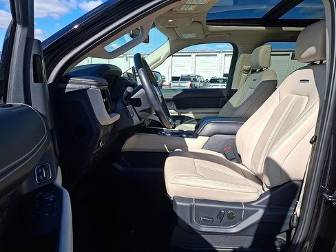 Used 2024 Ford Expedition Platinum AWD/4WD image 13