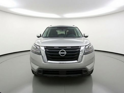 Used 2025 Nissan Pathfinder SV AWD/4WD image 2