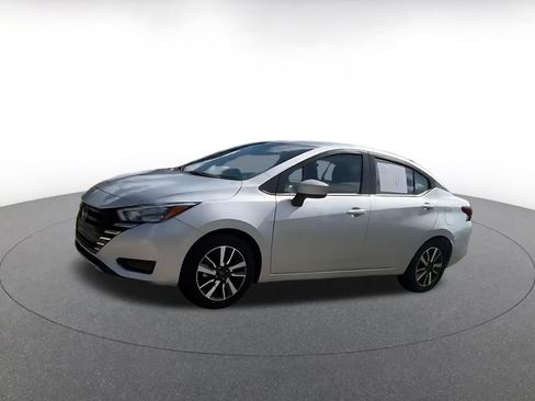 Used 2025 Nissan Versa SV FWD image 8