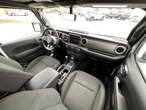 Used 2023 Jeep Wrangler Unlimited Sahara w/ Cold Weather Group AWD/4WD image 21