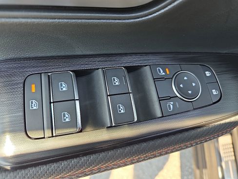 New 2026 Nissan Kicks SR w/ SR Premium Package AWD/4WD image 15