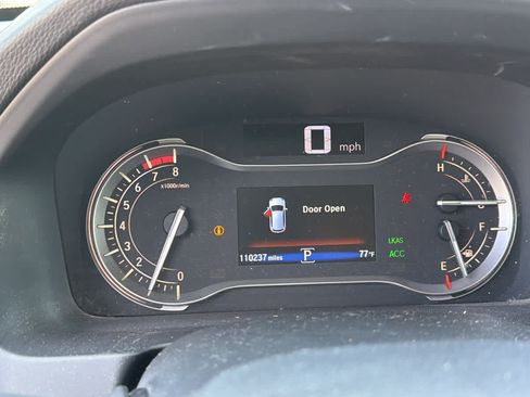 Used 2016 Honda Pilot Touring image 11