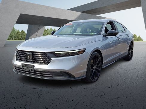 Used 2023 Honda Accord Sport image 3