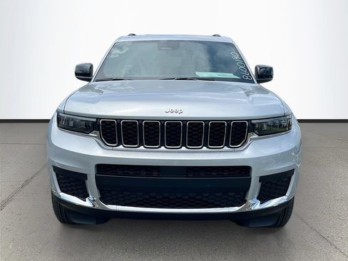 New 2026 Jeep Grand Cherokee L Laredo w/ Trailer Tow Package AWD/4WD image 2
