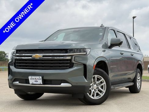 Used 2024 Chevrolet Suburban LT RWD image 2