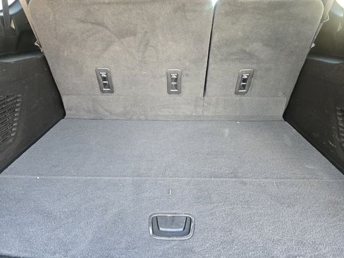 Used 2022 Chevrolet Suburban LT w/ Luxury Package image 24