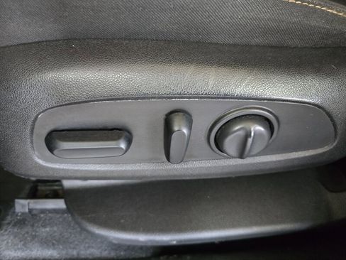 Used 2018 Chevrolet Equinox LT image 18