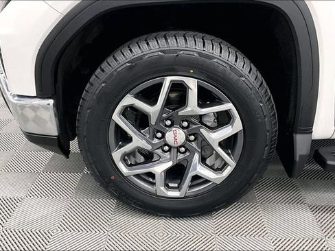 Used 2024 GMC Sierra 1500 SLT w/ SLT Convenience Package AWD/4WD image 10