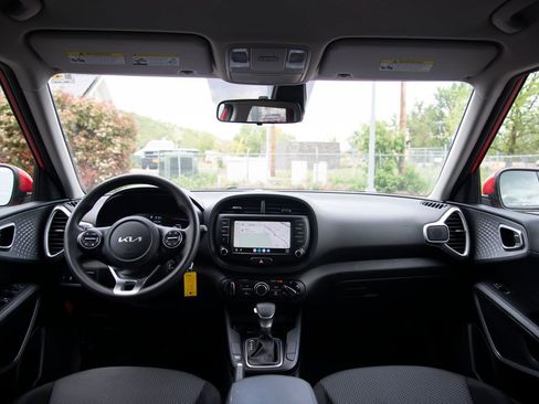 Used 2023 Kia Soul LX w/ LX Technology Package FWD image 14