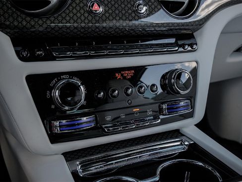 New 2025 Rolls-Royce Spectre Black Badge image 32