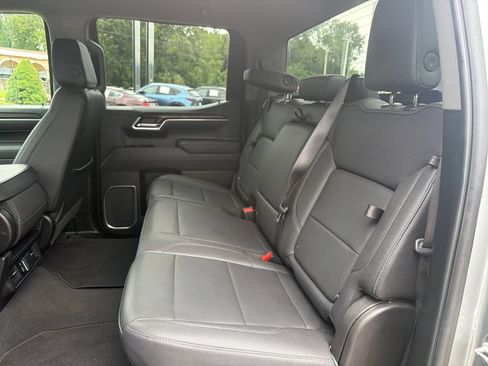 Used 2025 GMC Sierra 1500 SLT AWD/4WD image 25