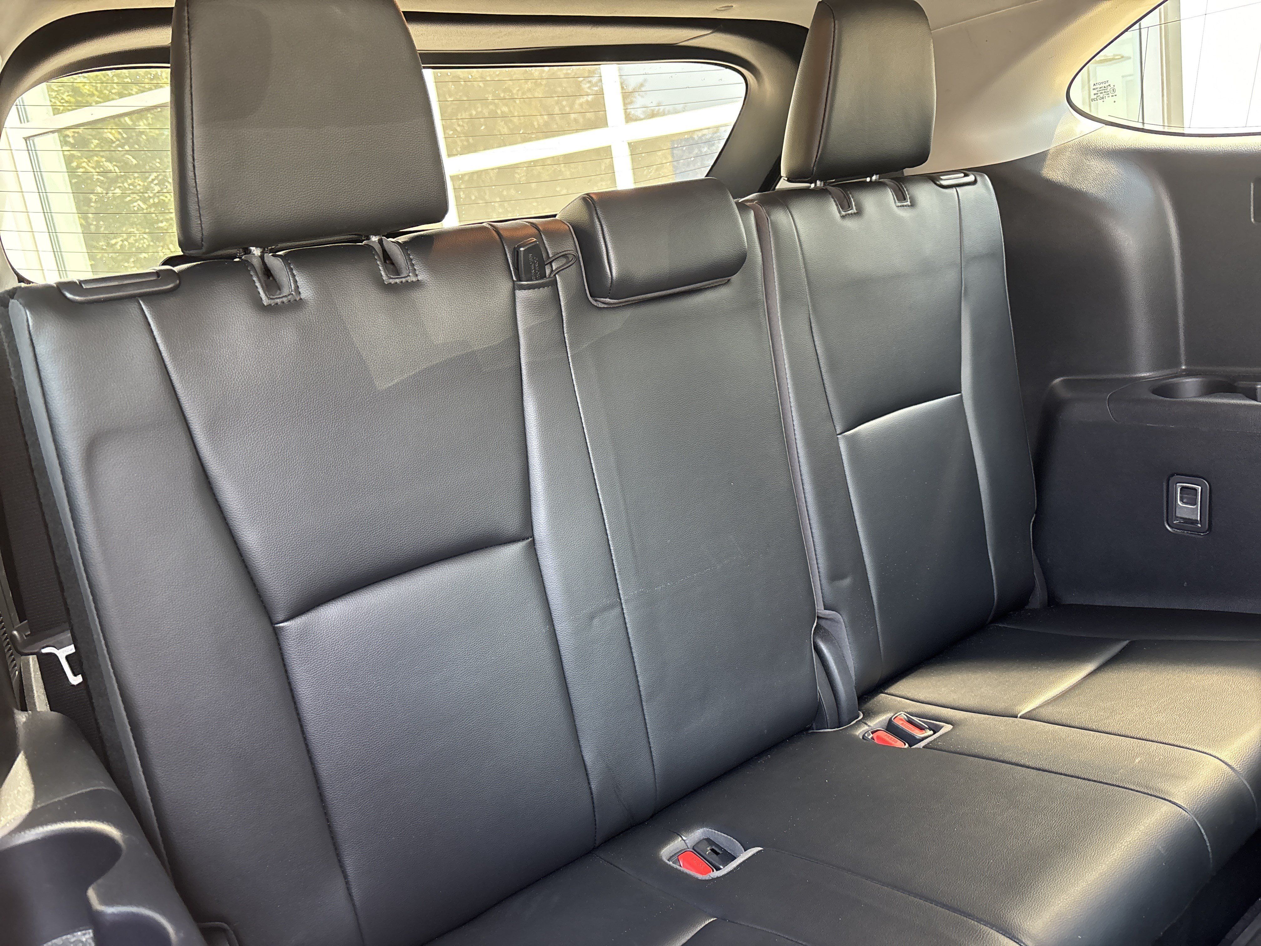 Used 2020 Toyota Highlander XLE AWD/4WD image 29