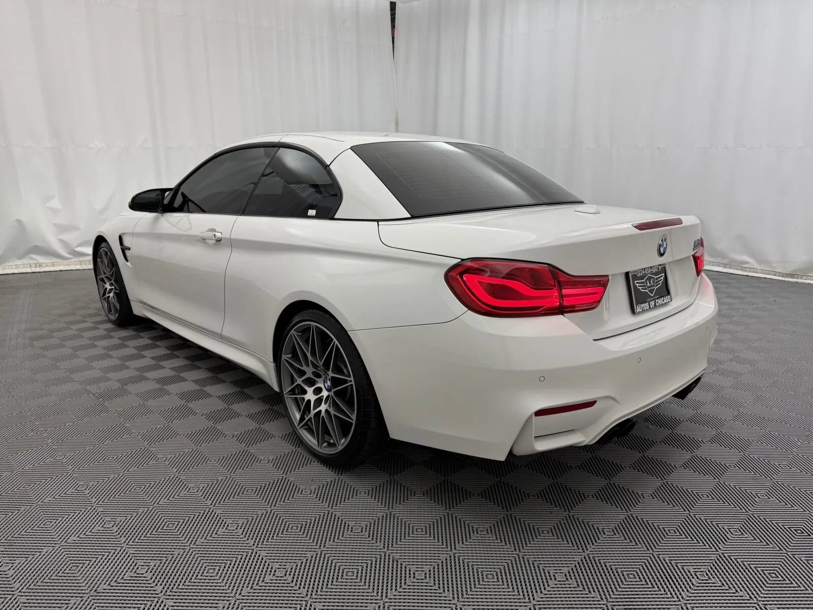 Used 2018 BMW M4 Convertible RWD image 16