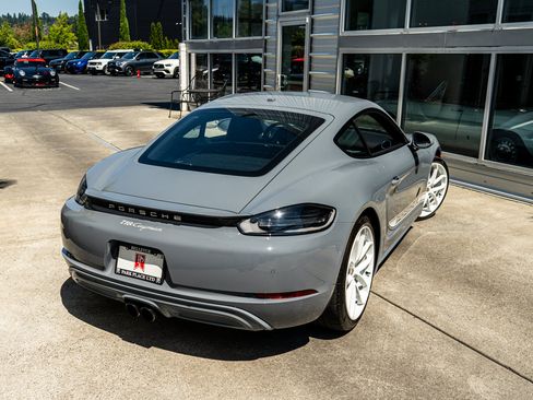 Used 2024 Porsche 718 Cayman RWD image 6