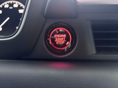 Used 2025 Honda Pilot Touring image 29