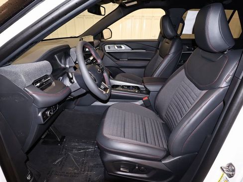 New 2026 Ford Explorer ST-Line w/ ST-Line Street Pack image 12