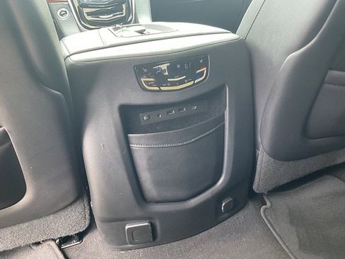 Used 2019 Cadillac Escalade Luxury AWD/4WD image 17