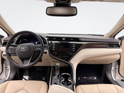 Used 2019 Toyota Camry XLE FWD image 14