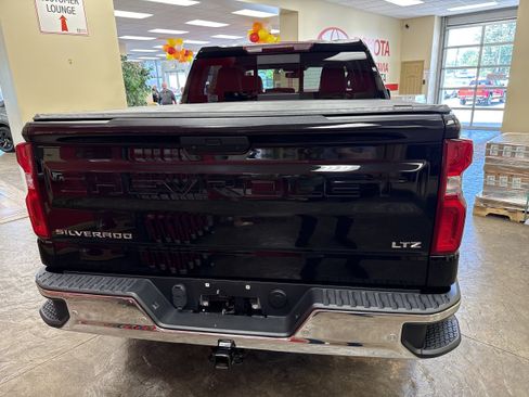 Used 2021 Chevrolet Silverado 1500 LTZ AWD/4WD image 14