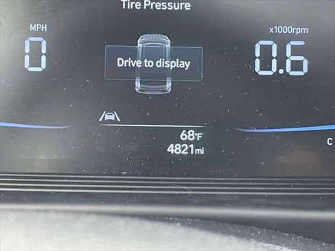 Certified 2024 Hyundai Venue SEL FWD image 23