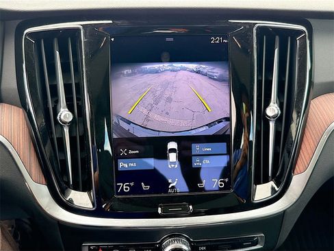 Used 2022 Volvo S60 T8 Inscription image 15