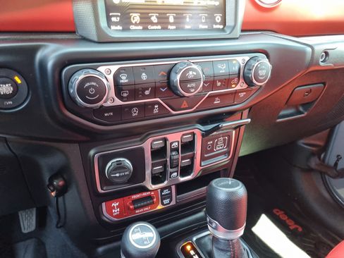 Used 2022 Jeep Gladiator Rubicon w/ Cold Weather Group AWD/4WD image 29