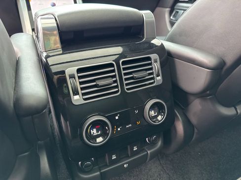 Used 2020 Land Rover Range Rover HSE image 42