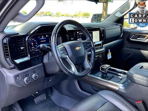 Used 2022 Chevrolet Silverado 1500 LT AWD/4WD image 14