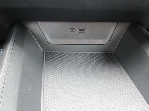 New 2026 Chevrolet Equinox LT w/ Convenience Package II FWD image 29