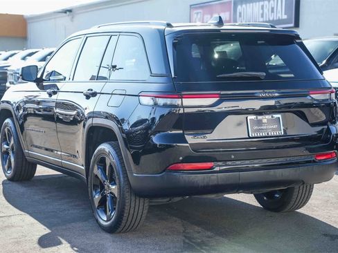 Used 2023 Jeep Grand Cherokee Altitude image 6