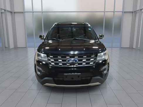 Used 2016 Ford Explorer XLT w/ Equipment Group 202A AWD/4WD image 3