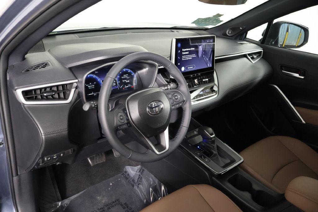 Used 2026 Toyota Corolla Cross XLE w/ Convenience Package FWD image 7