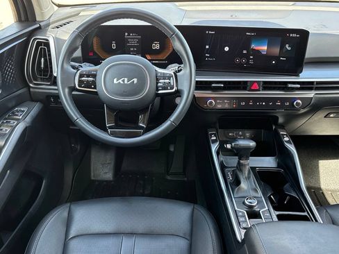 Used 2025 Kia Sorento EX w/ Panoramic Sunroof Package FWD image 11