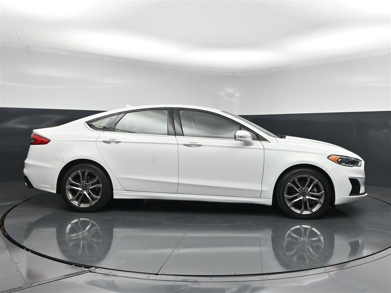 Used 2020 Ford Fusion SEL FWD image 4