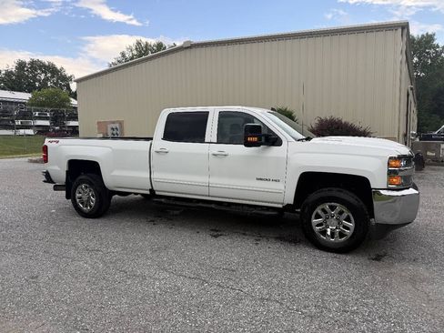 Used 2019 Chevrolet Silverado 3500 LT AWD/4WD image 4