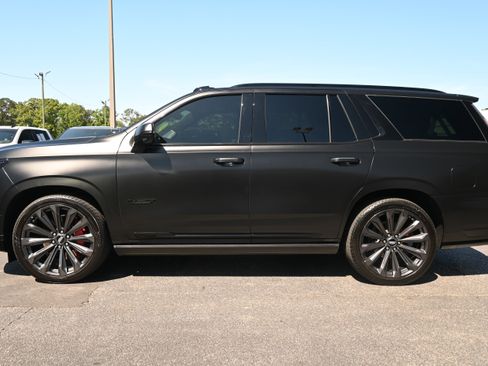 Used 2025 Cadillac Escalade V image 11