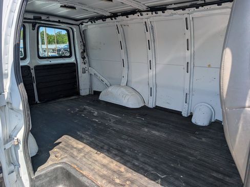 Used 2021 Chevrolet Express 2500 w/ Driver Convenience Package RWD image 10