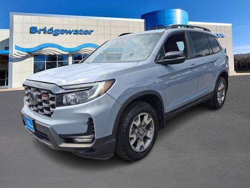Used 2023 Honda Passport TrailSport image 3